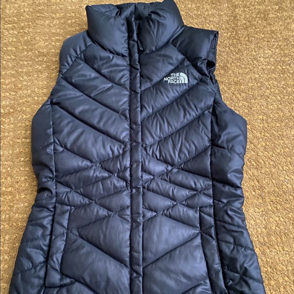 North face puffer vest in black size extra small